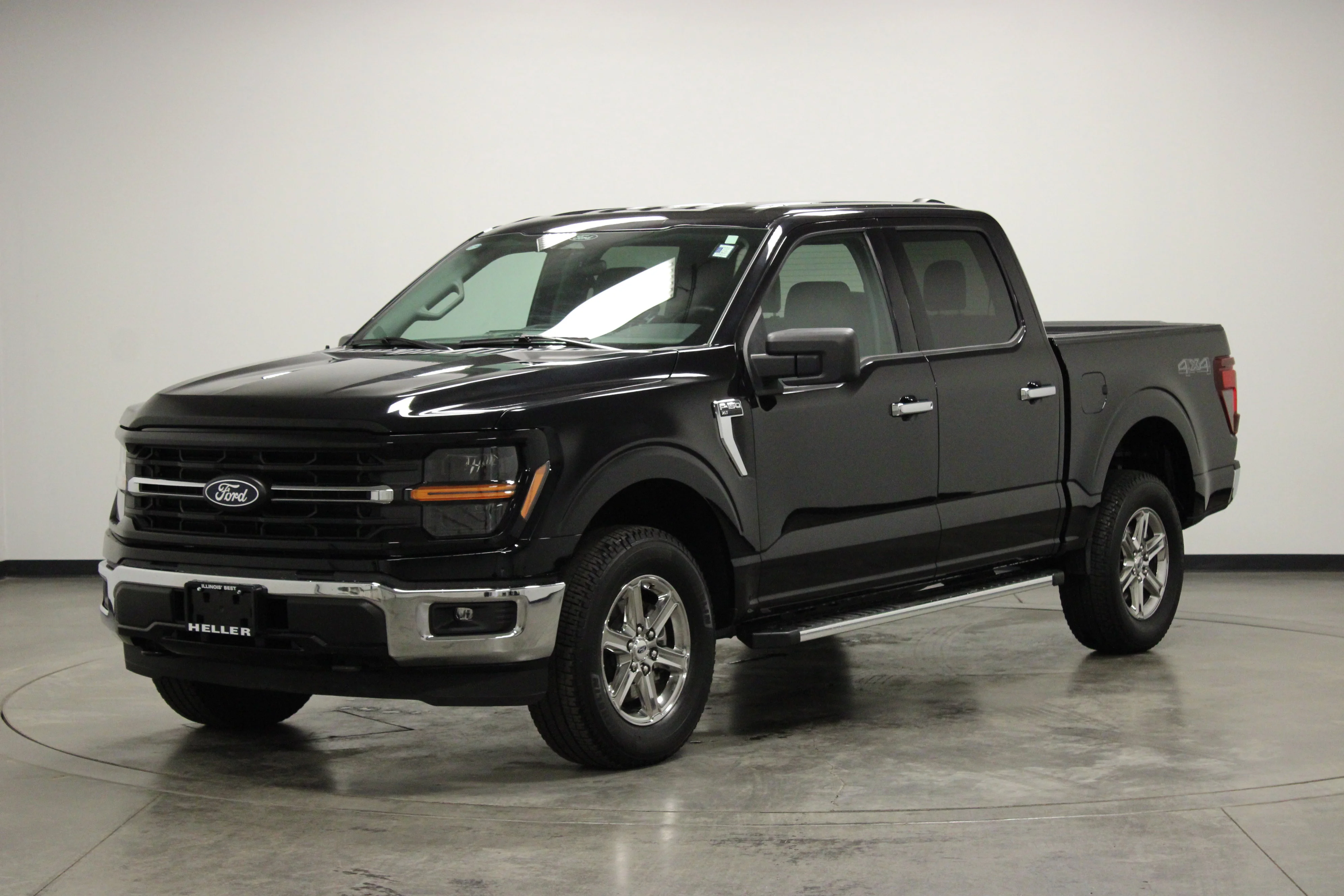 Used 2025 Agate Black Metallic Ford XLT image 4