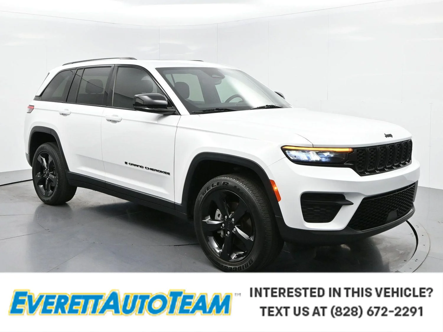 Used 2023 White Jeep Altitude image 1