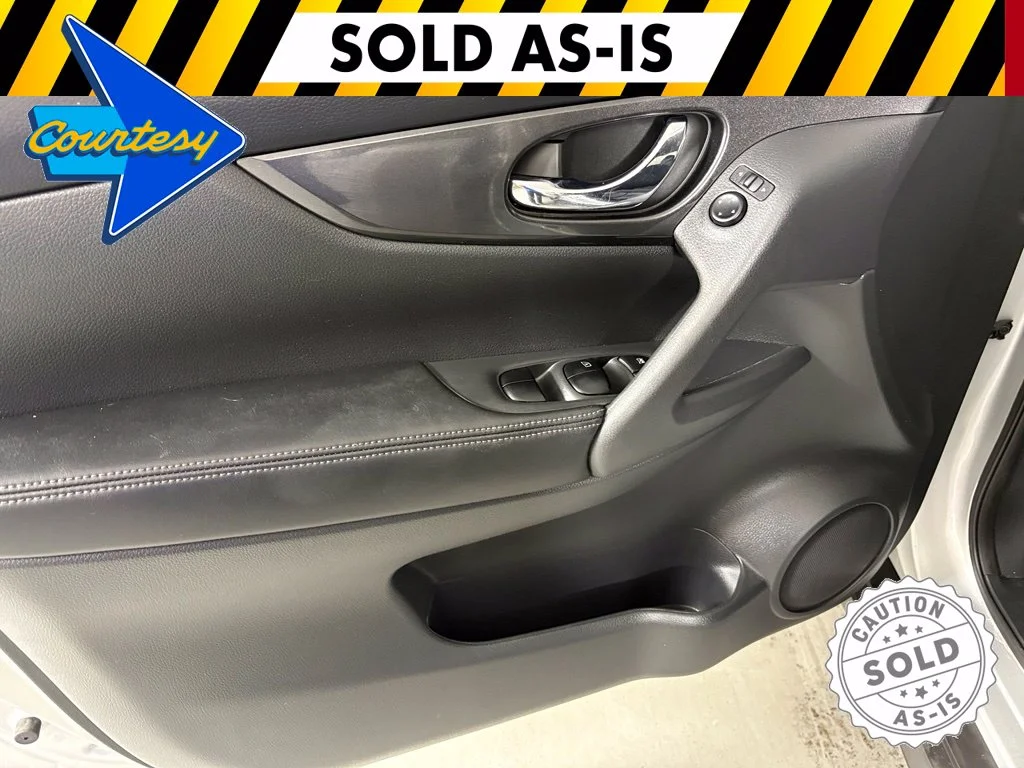 Used 2017 Silver Nissan S image 11