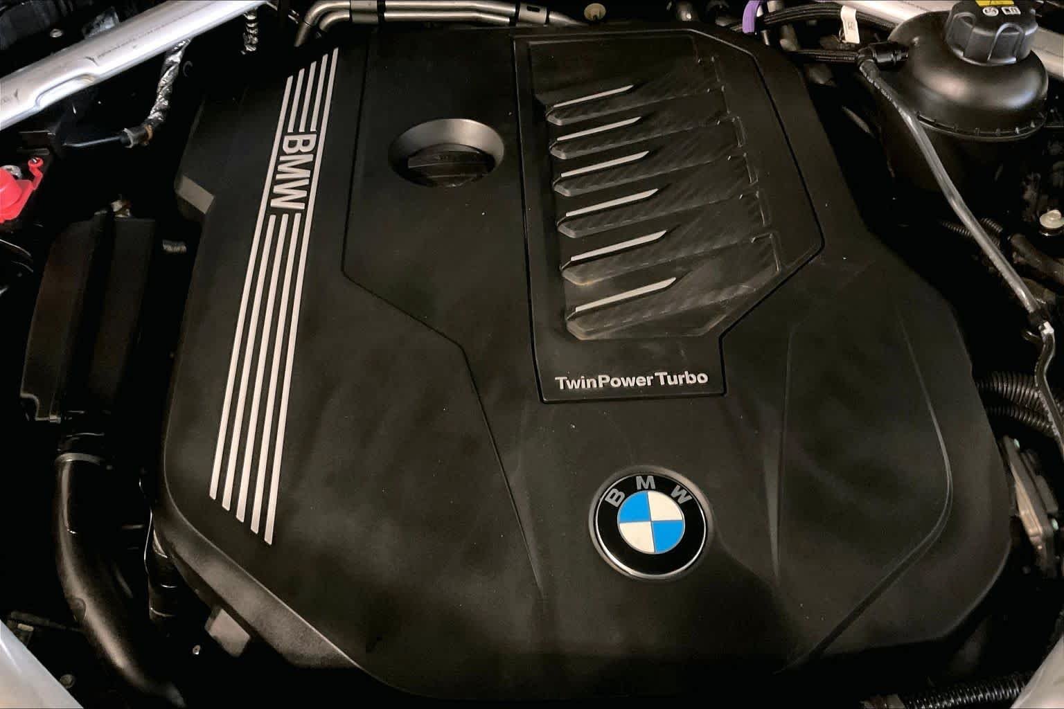 Used 2023 Dark Graphite Metallic BMW sDrive40i image 29