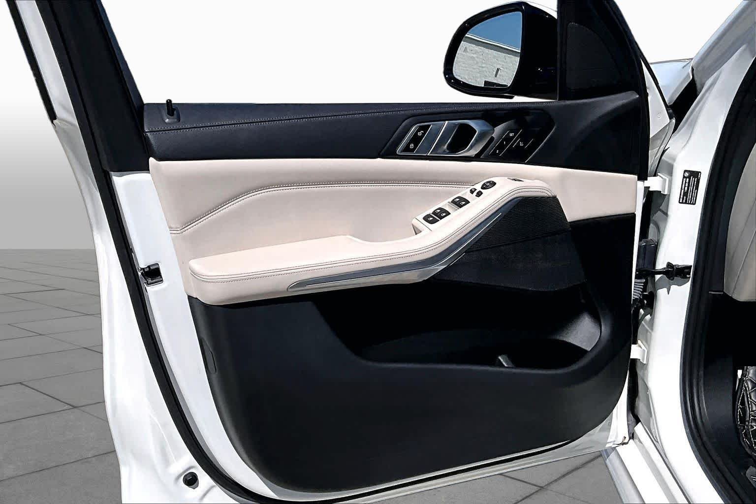 Used 2022 Alpine White BMW sDrive40i image 25
