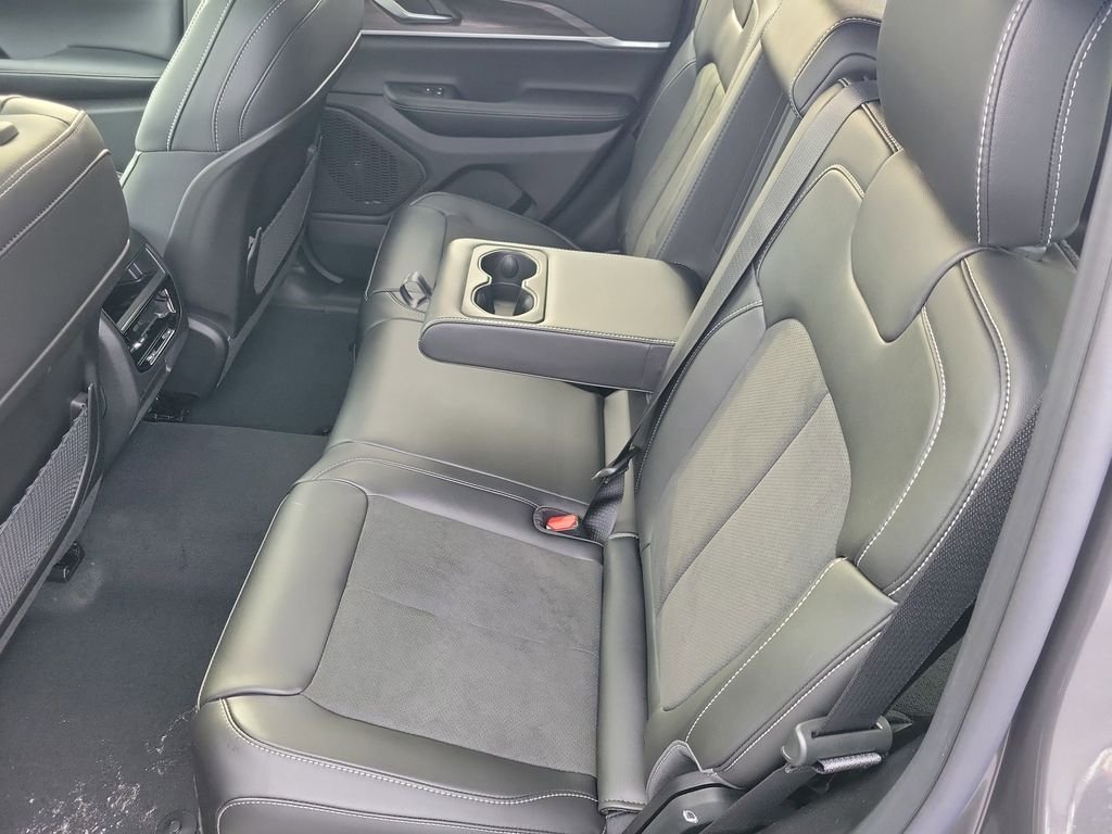 New 2026 Baltic Gray Metallic Clear-Coat Exterior Paint Jeep Altitude image 14