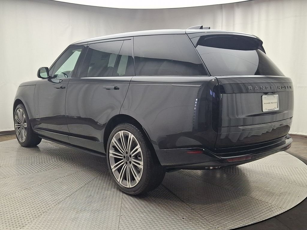 New 2026 Carpathian Grey Land Rover SE image 4