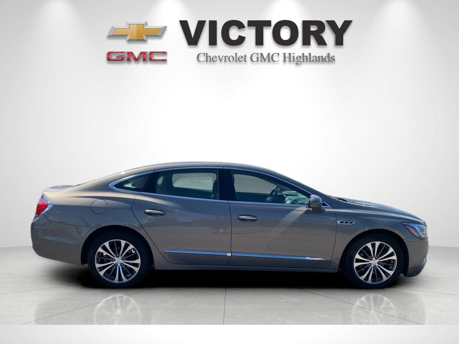 Used 2019  Buick Premium I Group image 2
