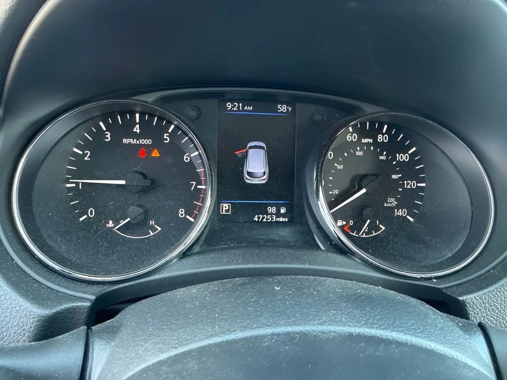 Used 2022 Gray Nissan SV image 10