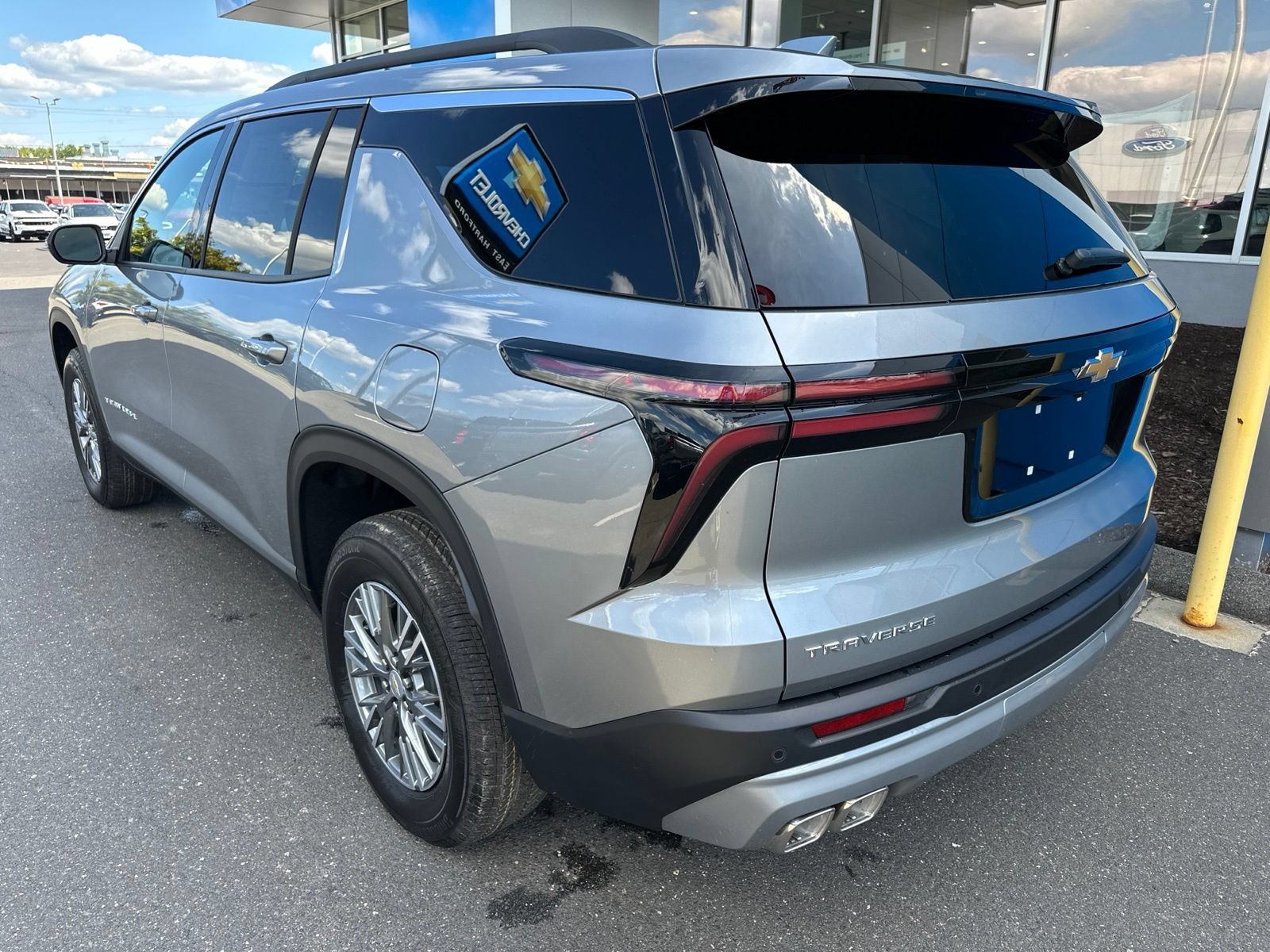 2027 Chevrolet Traverse LT - Photo 7