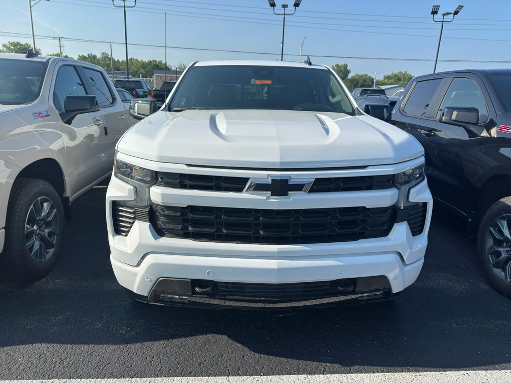 New 2026 Summit White Chevrolet RST image 2