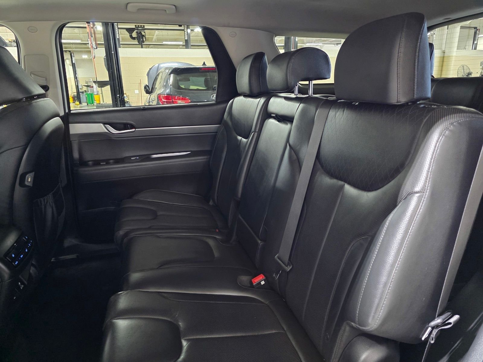 Used 2022 Hyper White Hyundai SEL image 15