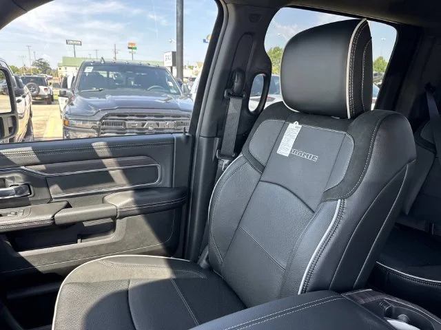 New 2027 Diamond Black Crystal Pearl-Coat Exterior Paint RAM Laramie image 43