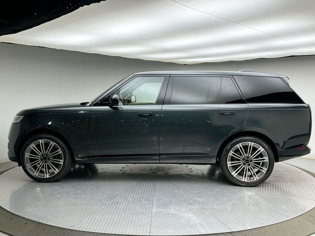 New 2026 Belgravia Green Land Rover SE image 2