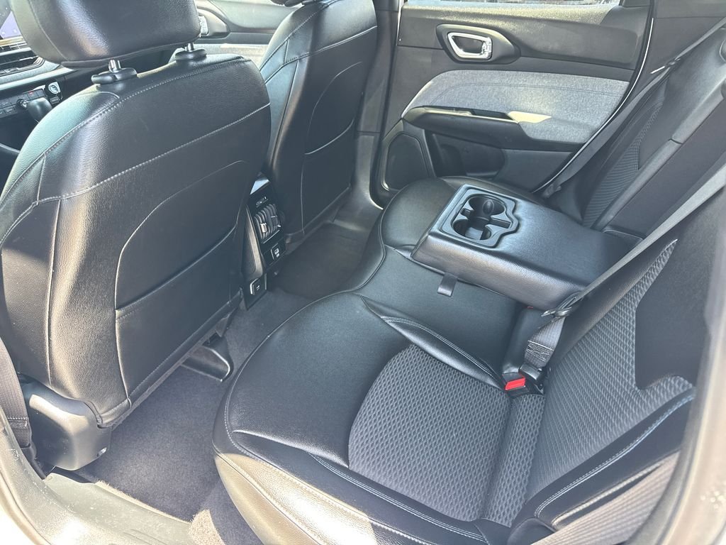 Certified Used 2024 White Jeep Latitude image 19