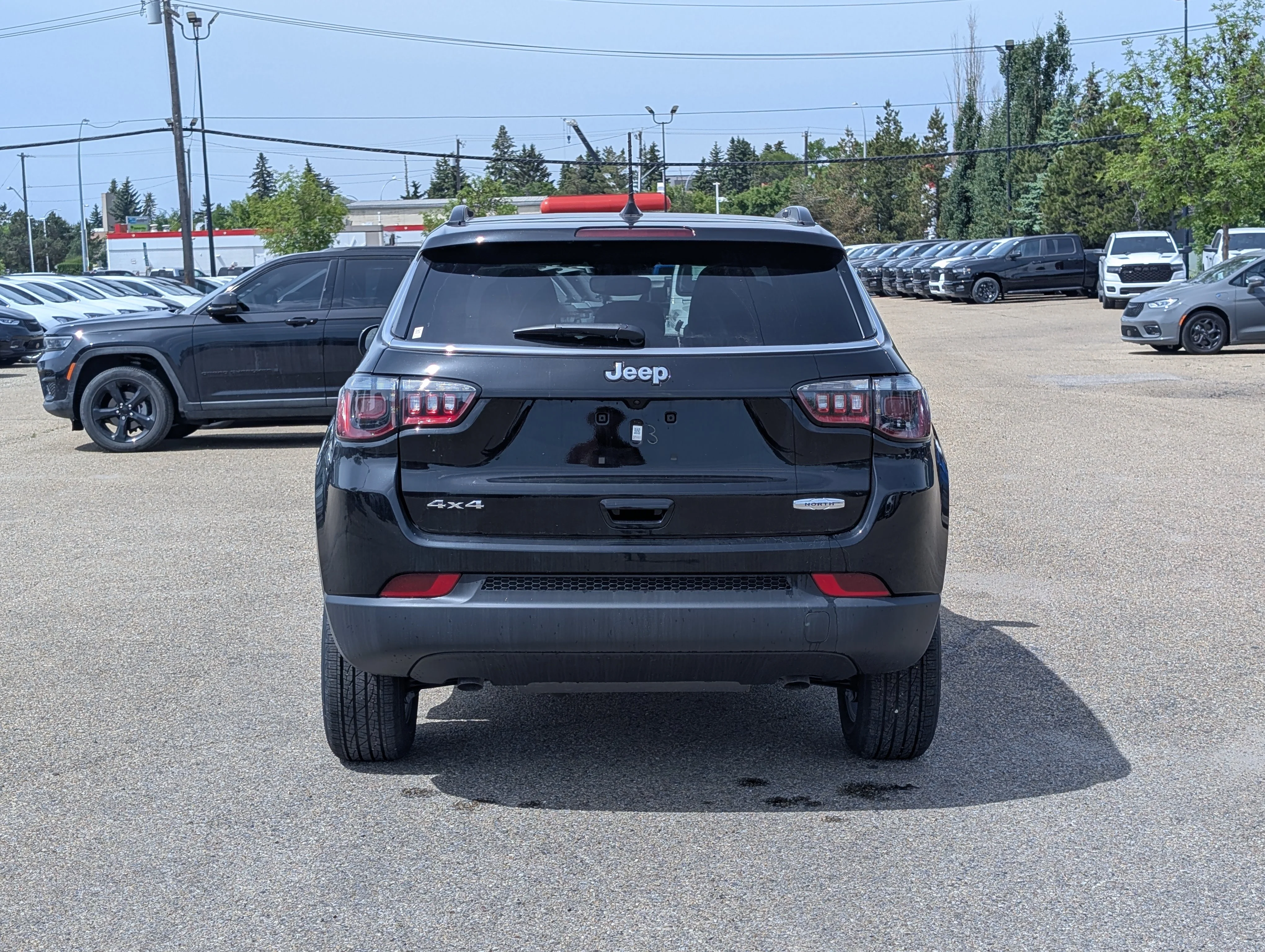 New 2026 Diamond Black Crystal Pearl Jeep North image 5