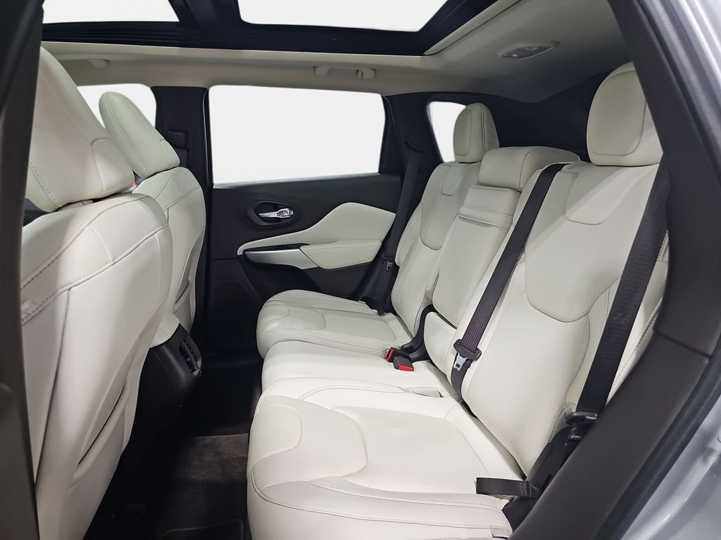 Used 2017 Silver Jeep Overland image 12