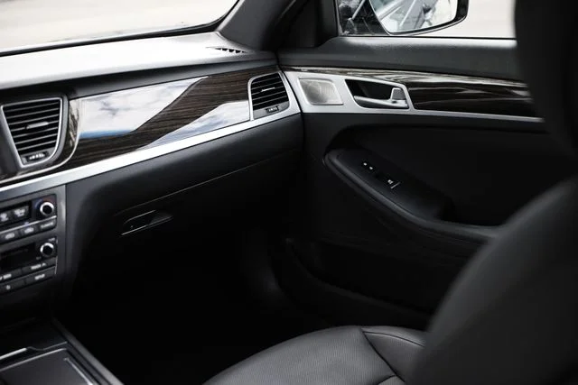 Used 2020 Himalayan Gray Genesis 3.8 image 30