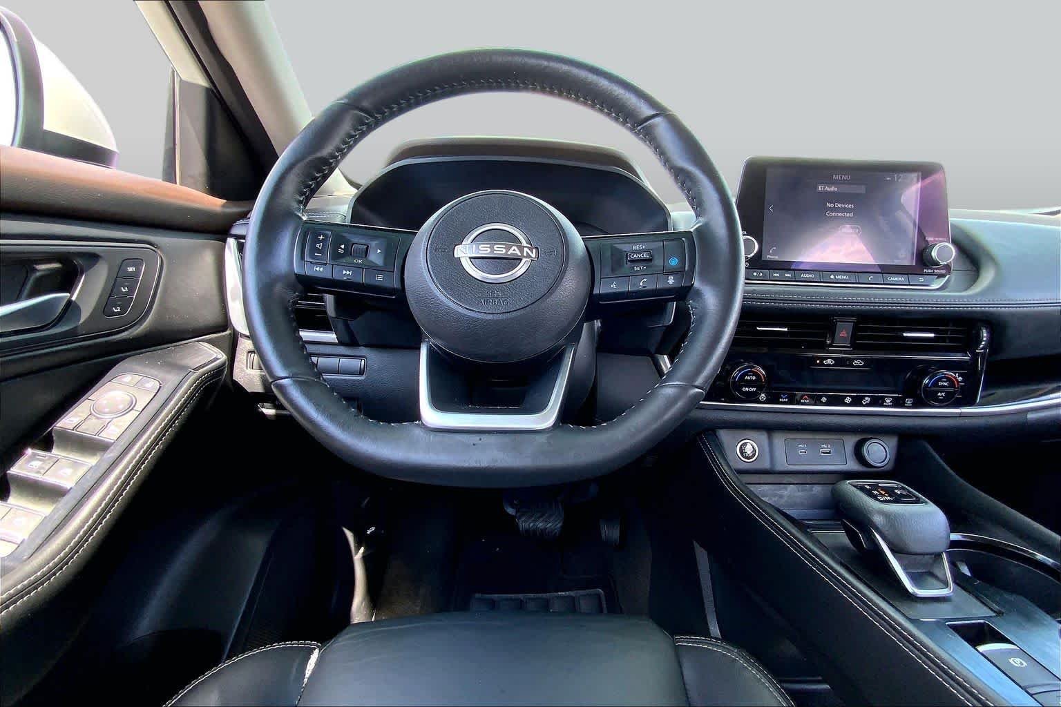Used 2022 Pearl White Tricoat Nissan SL image 6