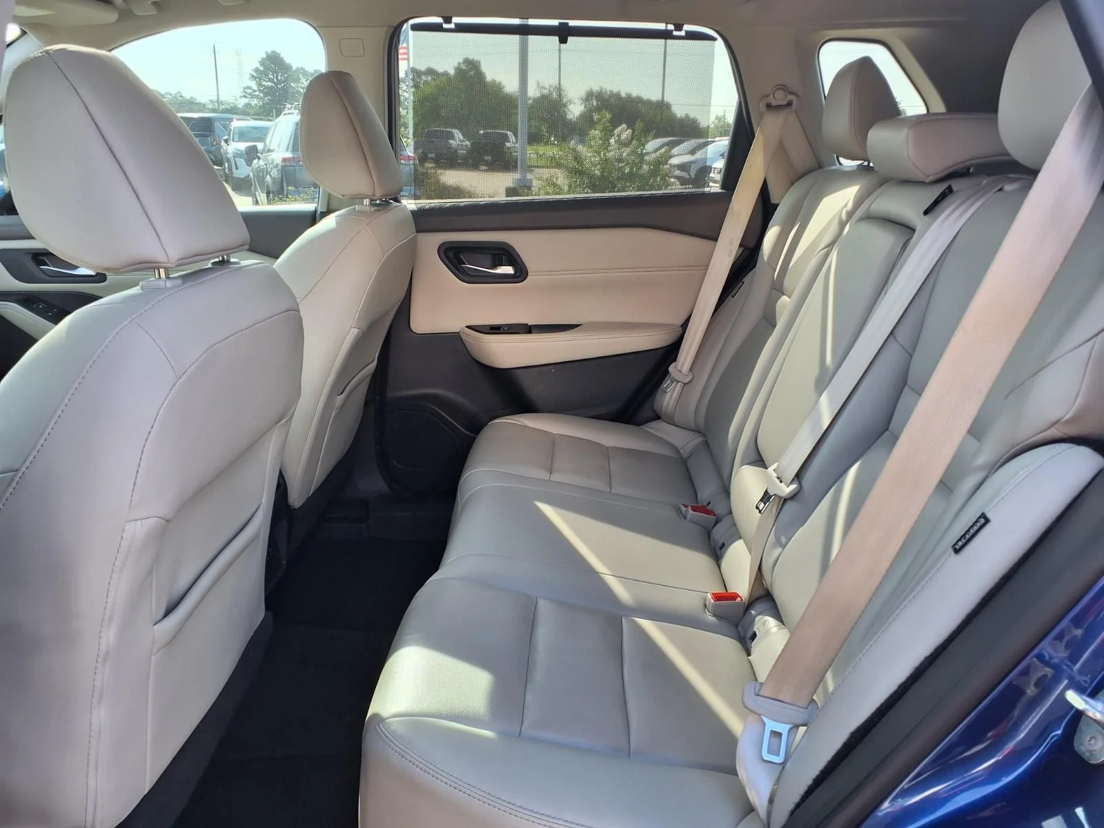 Used 2022 Blue Nissan SL image 13
