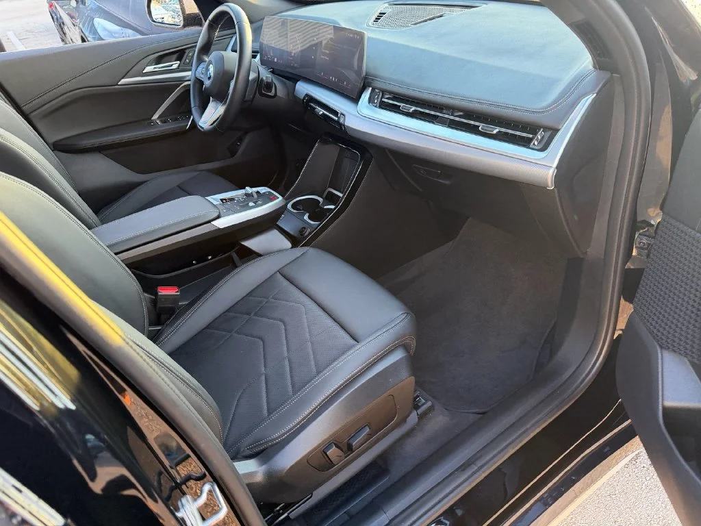 Used 2024 Black BMW xDrive28i image 19