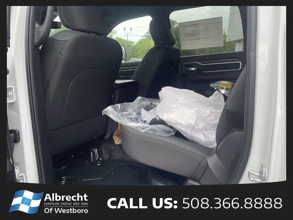 New 2026 Bright White Clear-Coat Exterior Paint RAM Tradesman image 12