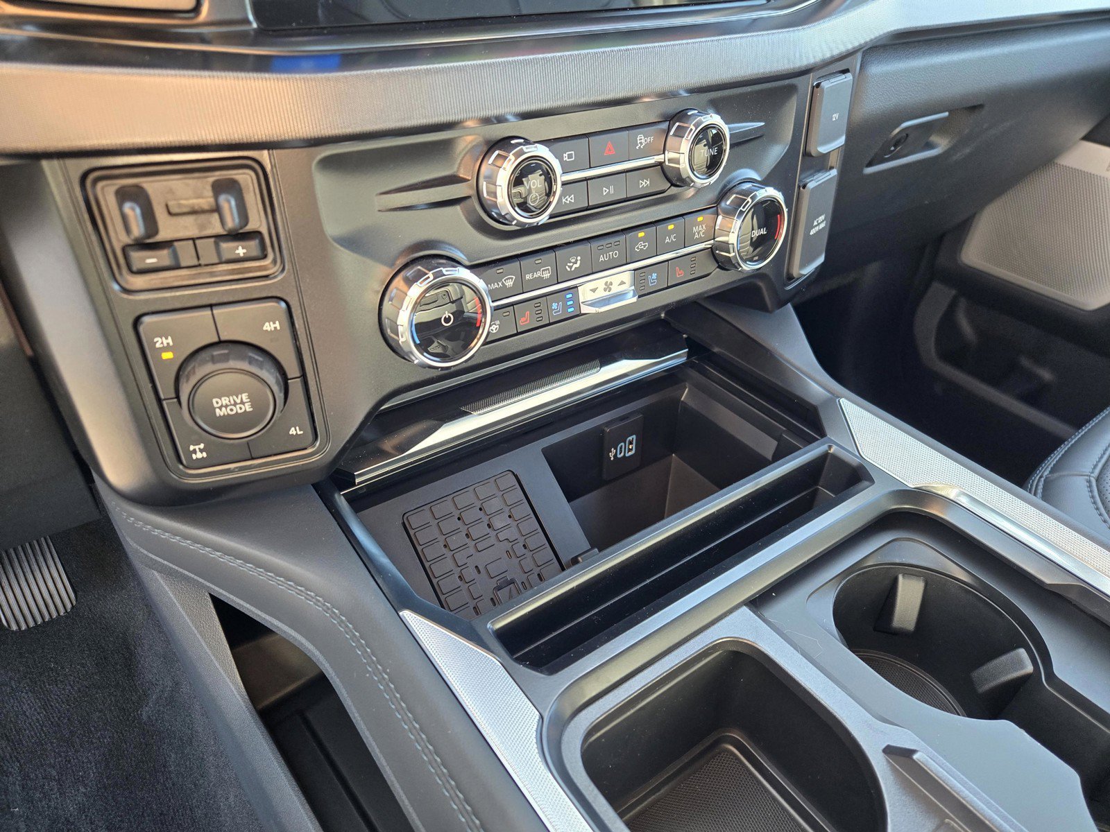 New 2026 Glacier Gray Metallic Tri-Coat Ford F-250® Platinum® image 12