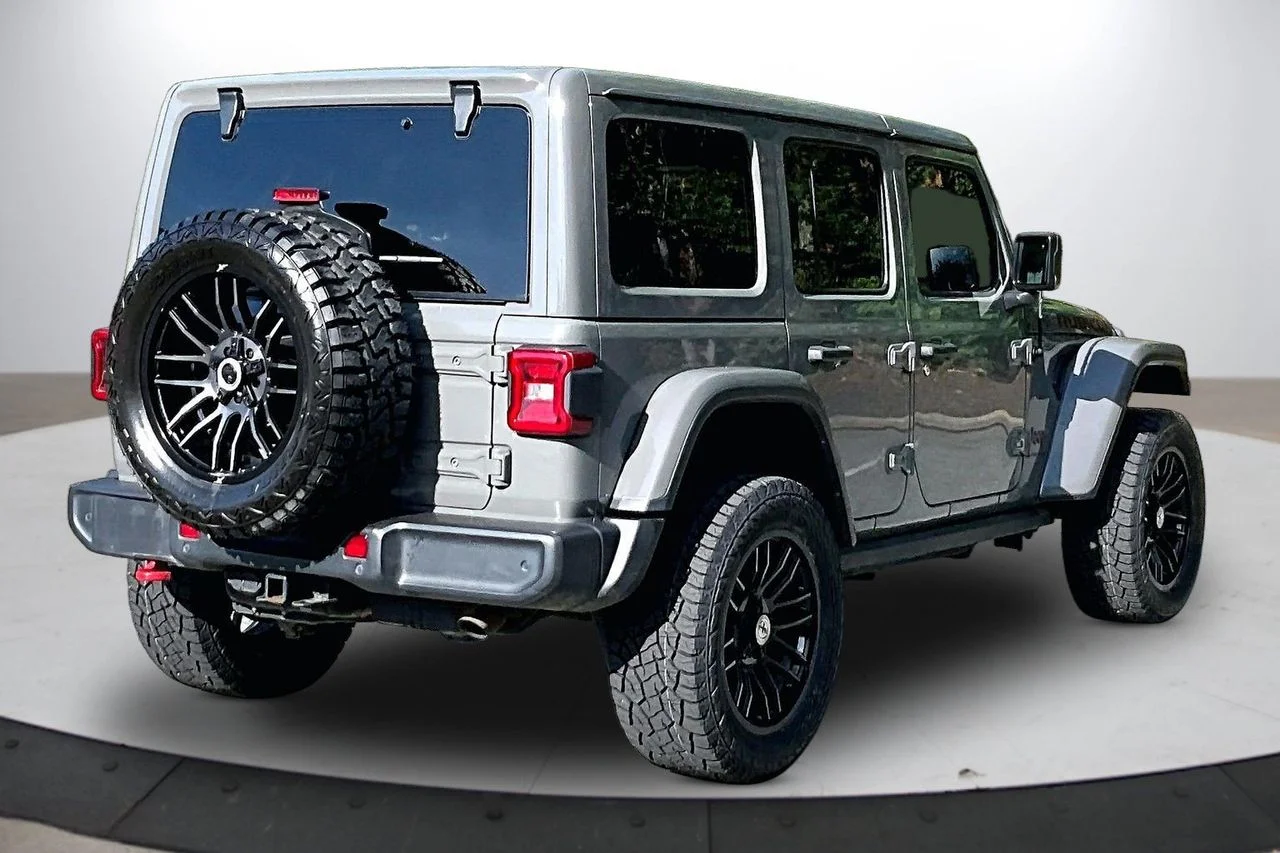 Used 2023 Gray Jeep Rubicon image 9