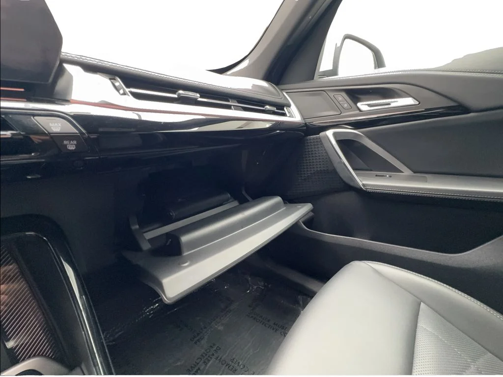 Used 2024 Silver BMW xDrive28i image 47