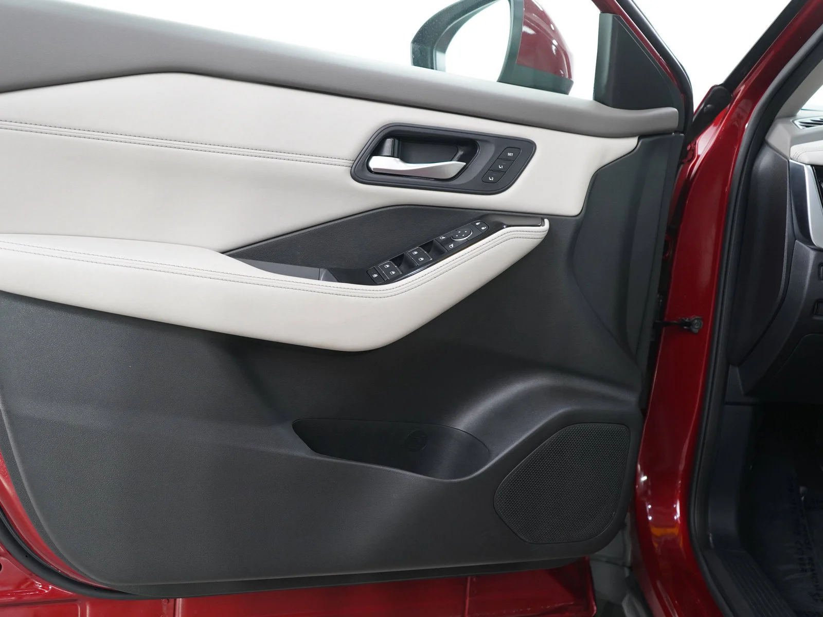 Used 2023 Scarlet Ember Tintcoat Nissan SL image 19