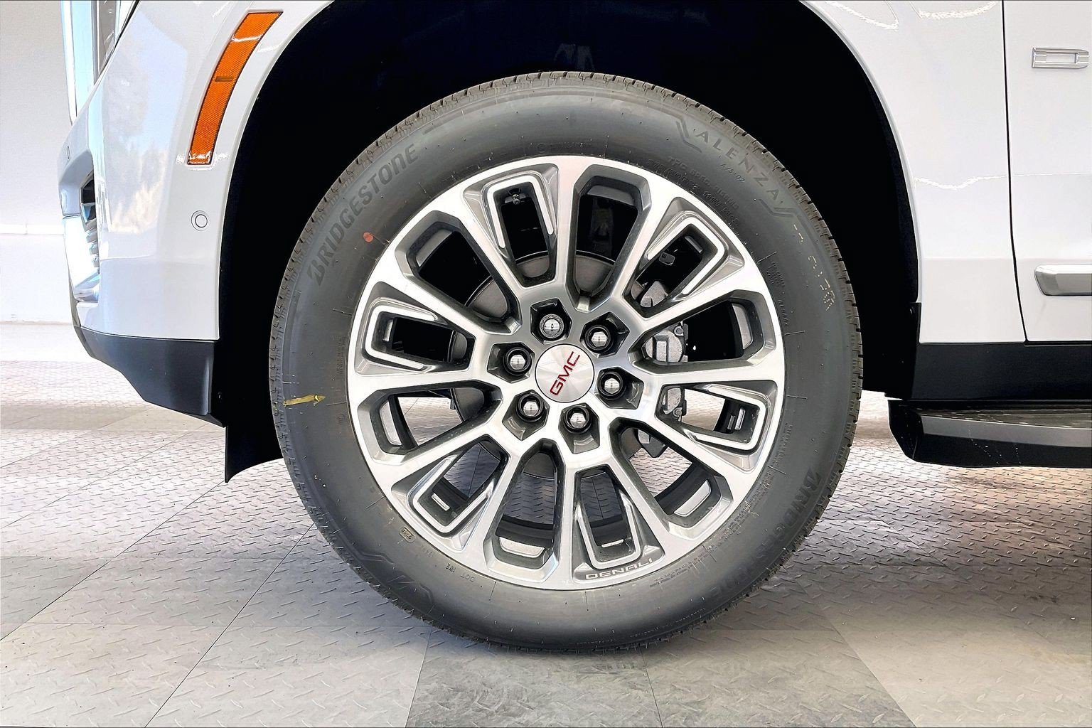 2026 GMC Yukon XL Denali - Photo 14