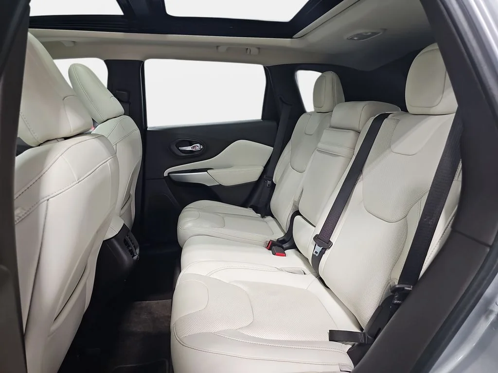 Used 2017 Silver Jeep Overland image 12