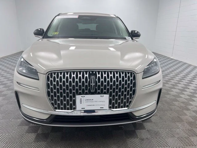Used 2024 White Lincoln Premiere image 3