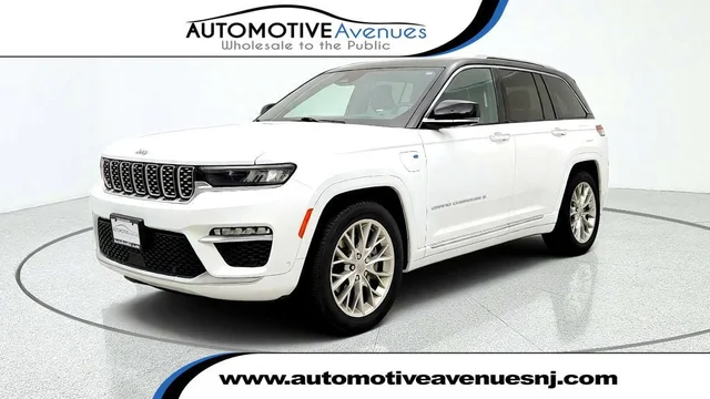 2023 Jeep Grand Cherokee 4xe Summit 4x4 w/ Advanced ProTech Group IV & Passenger Display