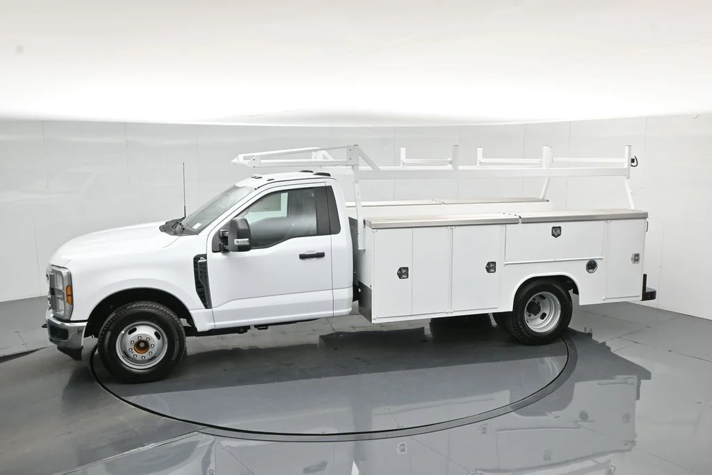 2026 Ford F-350 Super Duty Chassis Cab XL - Photo 43