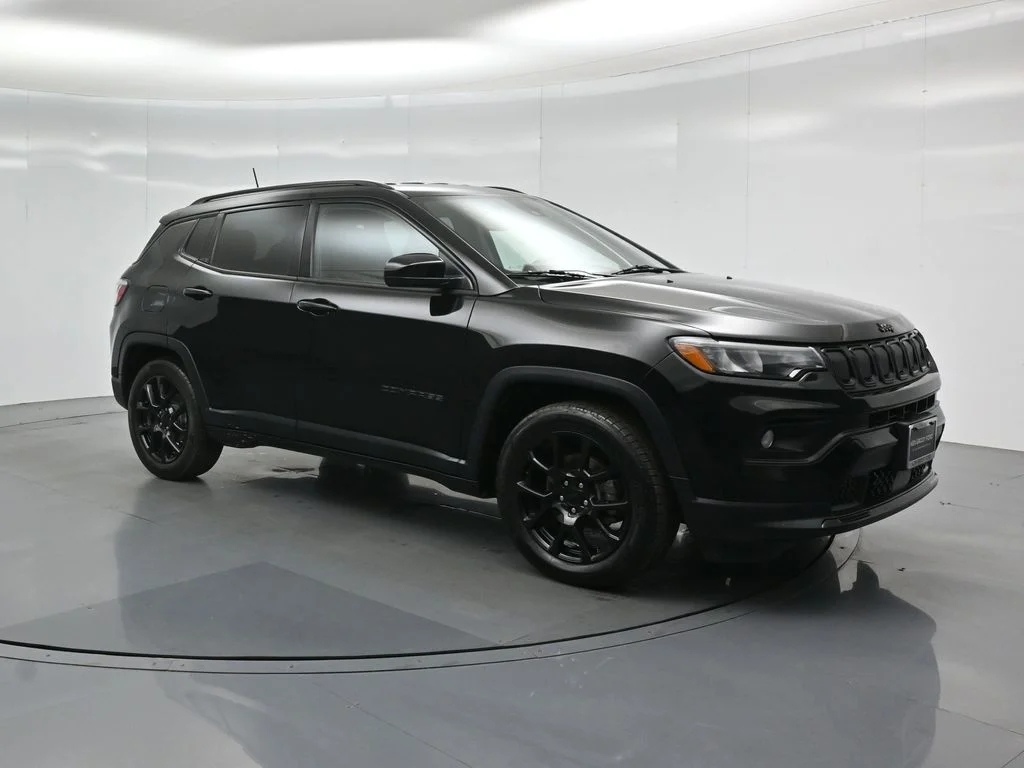 Used 2022 Black Jeep Altitude image 52