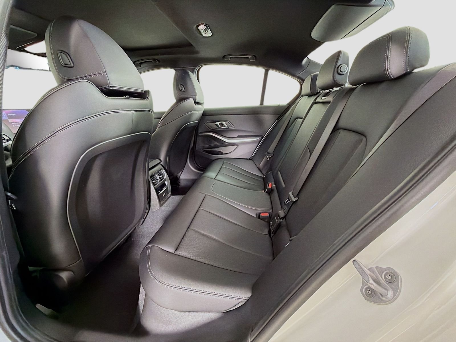 New 2026 Alpine White BMW 330i xDrive image 25