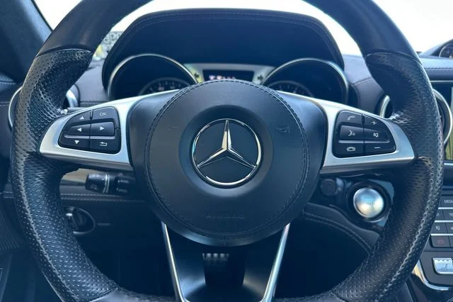Used 2019  Mercedes-Benz SL 550 image 23