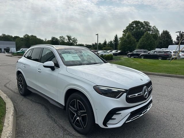 New 2026 MANUFAKTUR Moonlight White Metallic Mercedes-Benz GLC 300 image 7