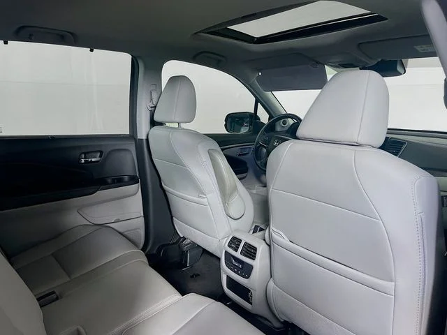 Used 2019  Honda EX-L image 9
