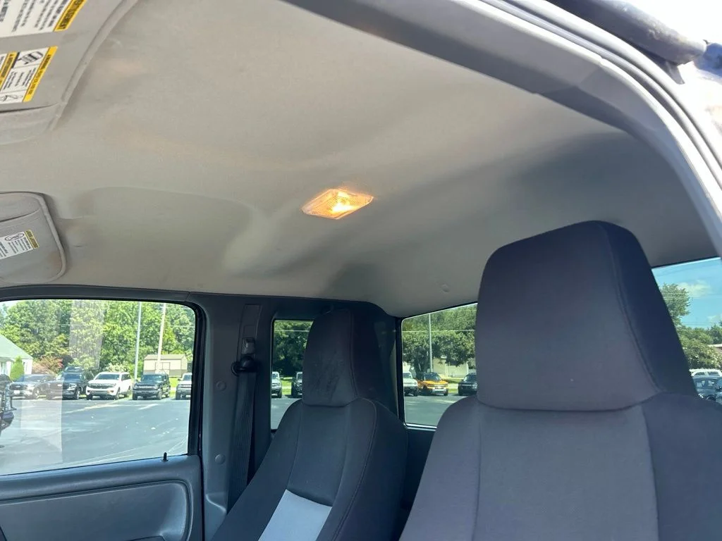 Used 2005 Black Ford  image 16