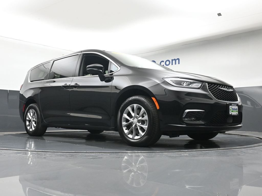 Used 2026 Black Chrysler Limited image 27