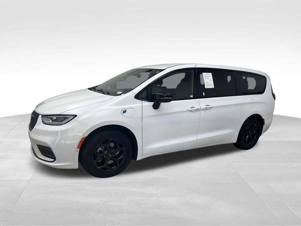 Used 2024 White Chrysler Select S Appearance image 2