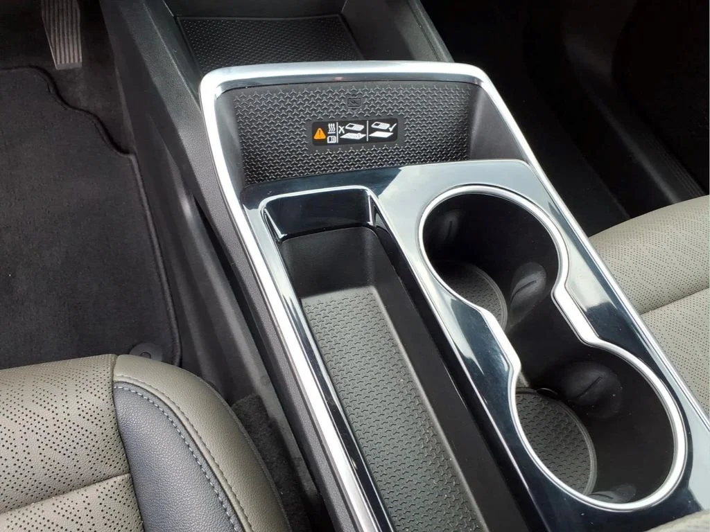 Used 2025 Black Chevrolet LT image 27