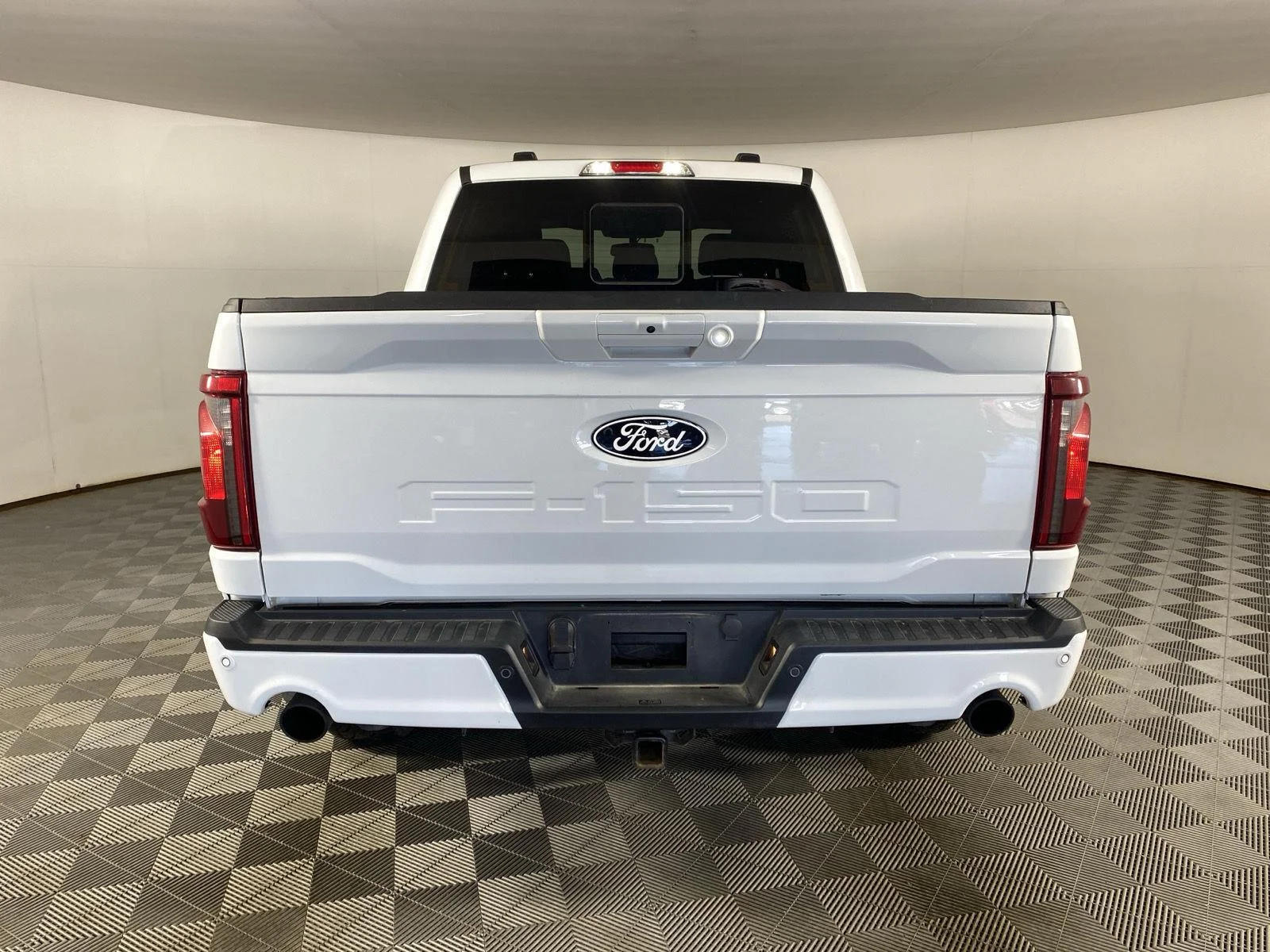Used 2025 Oxford White Ford XLT image 9