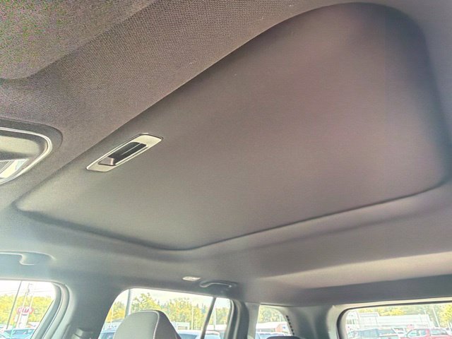New 2026 Bright White Clear-Coat Exterior Paint Jeep Laredo X image 32