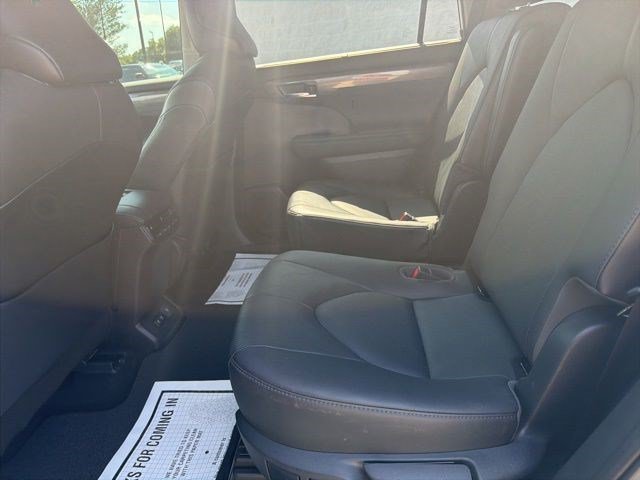 Used 2021 Blizzard Pearl Toyota Platinum image 15