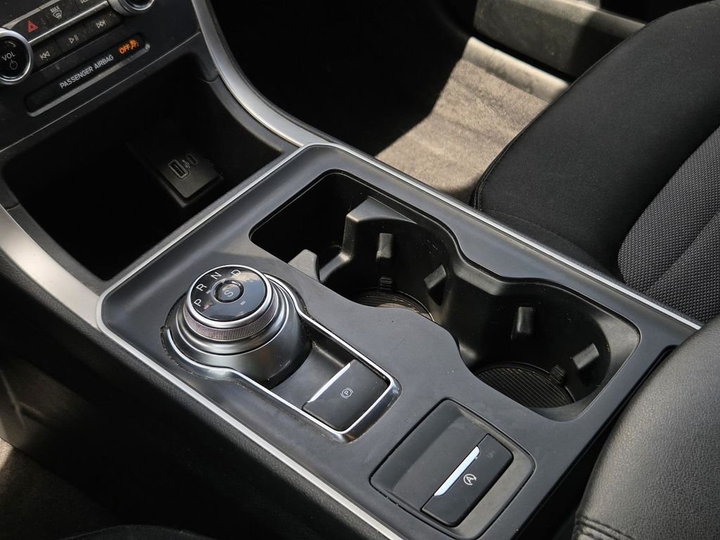 Used 2023 Oxford White Ford SE image 40