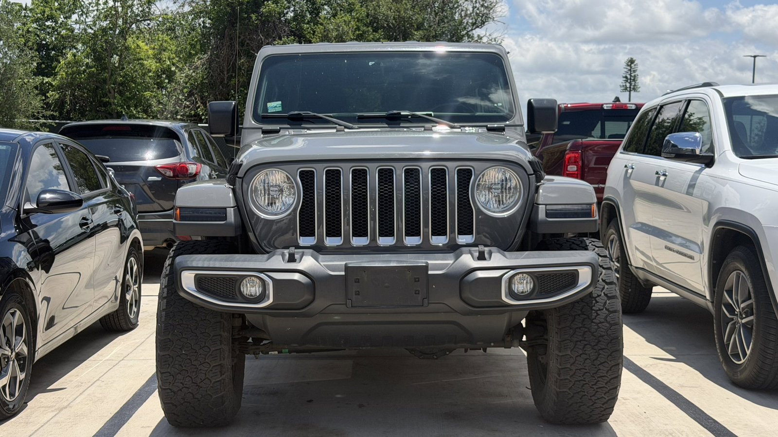 Used 2018 Sting-Gray Clearcoat Jeep Sahara image 2