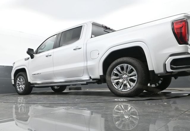 Used 2024 White Frost Tricoat GMC Denali image 26