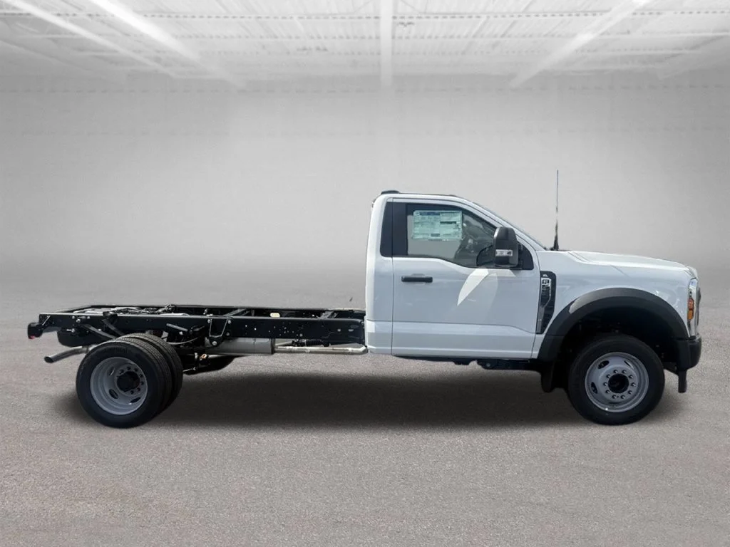 New 2026 Oxford White Ford F-550® XL image 2