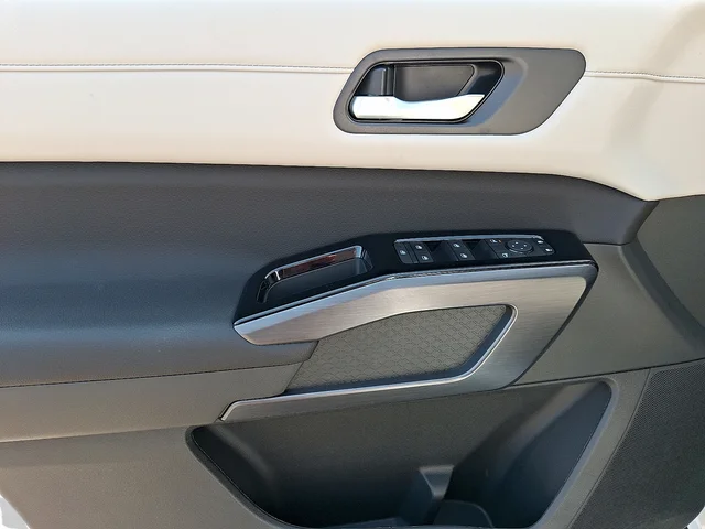 New 2026 Everest White Pearl TriCoat Nissan SL image 7