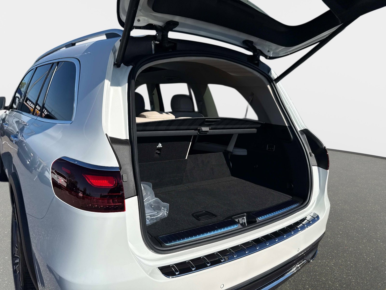 New 2026 Polar White Mercedes-Benz 450 4MATIC® SUV image 9