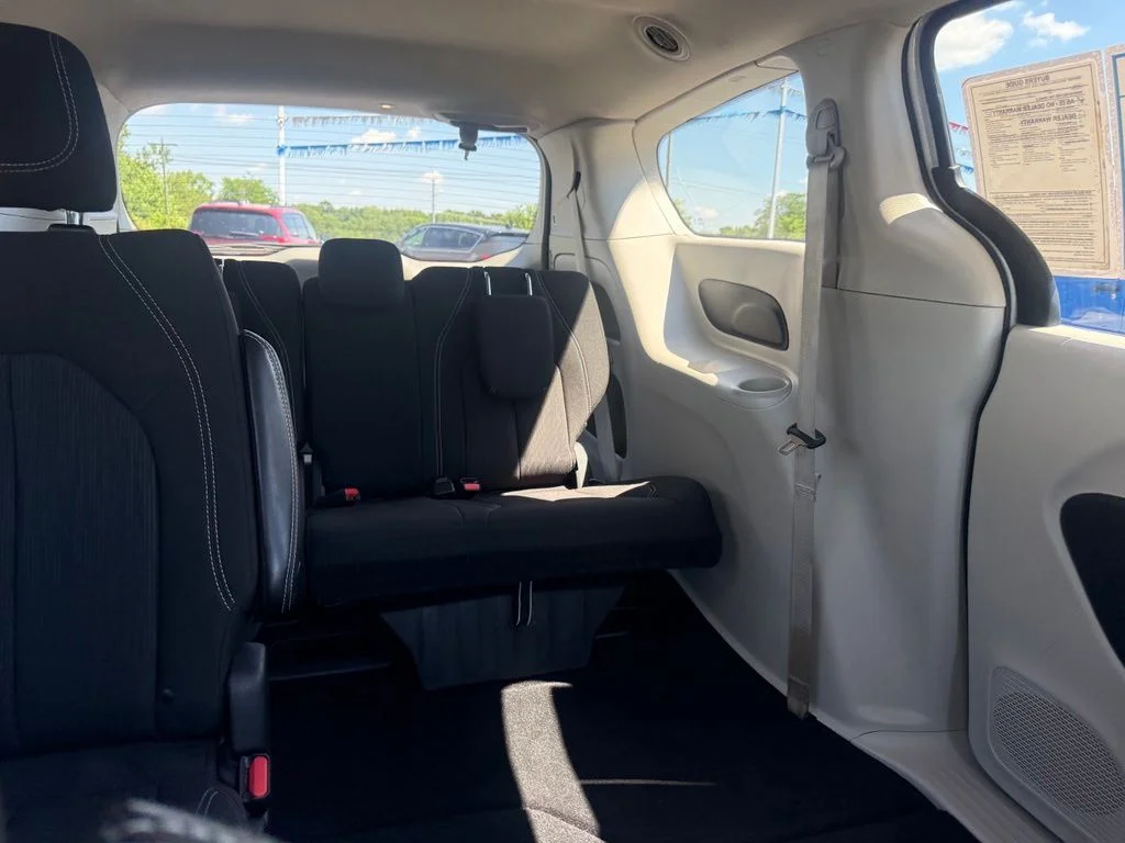 Used 2023 White Chrysler LX image 58